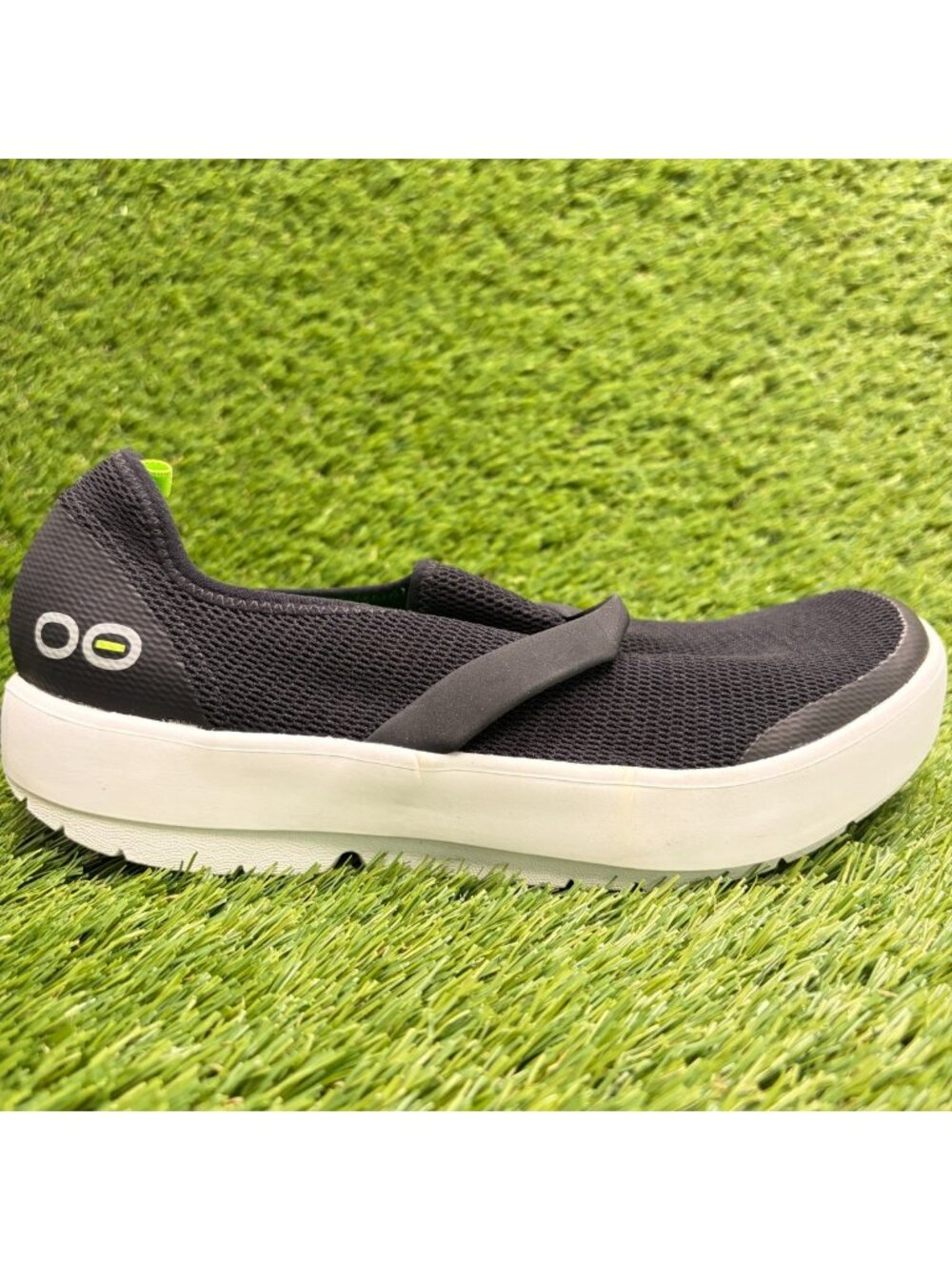 OOFOS OOmg eeZee Low Womens Size 9 Black Casual Walking Slip On Recovery Shoes